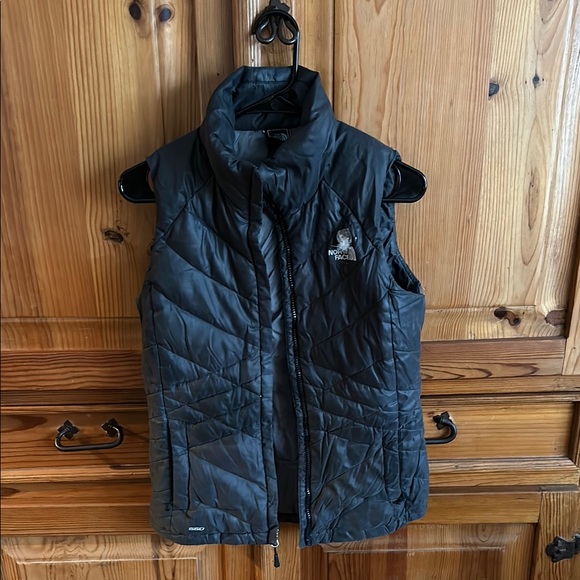 The North Face Black Puffer Vest - Picture 1 of 7